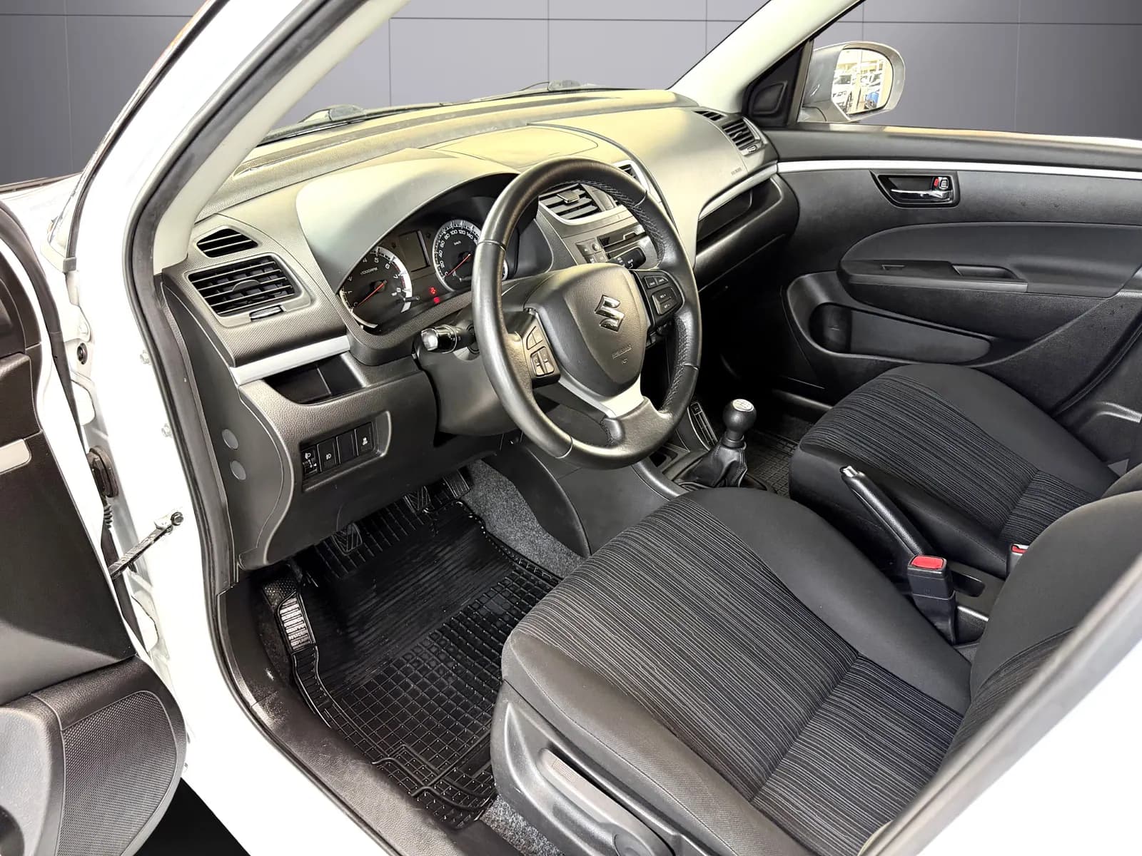 Suzuki Swift 5-dörrar Euro 5 – bild 9